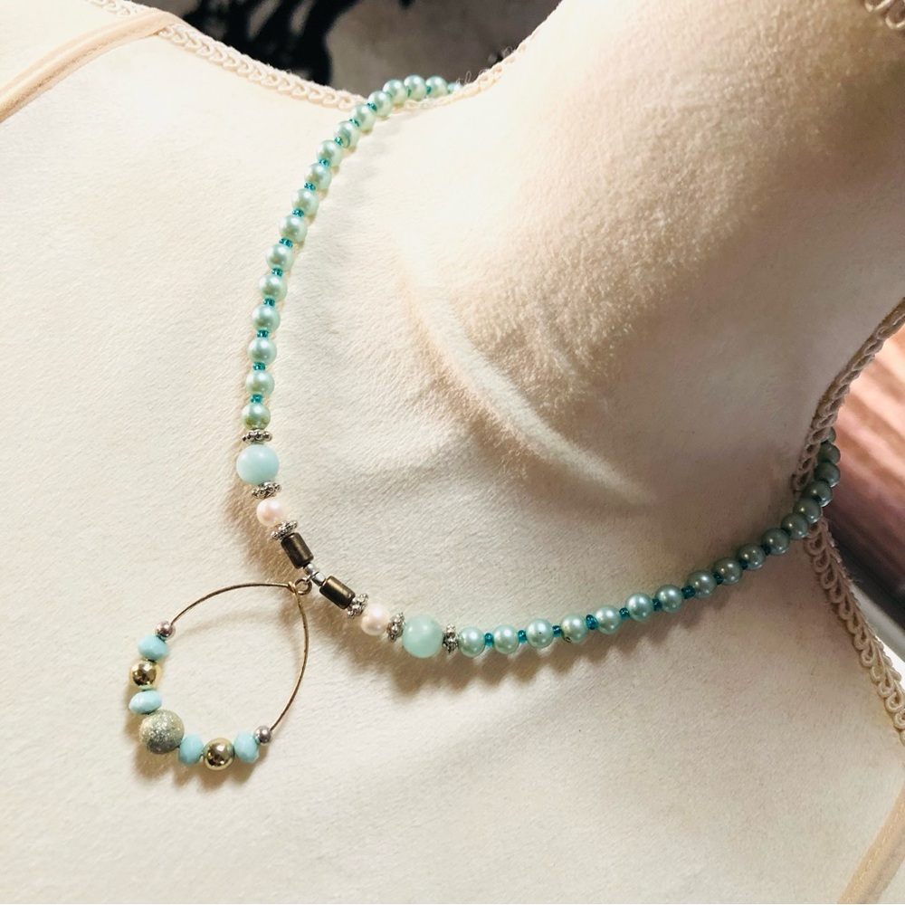 Handcrafted repurpose elegant green chalcedony pearl vintage beaded necklace
